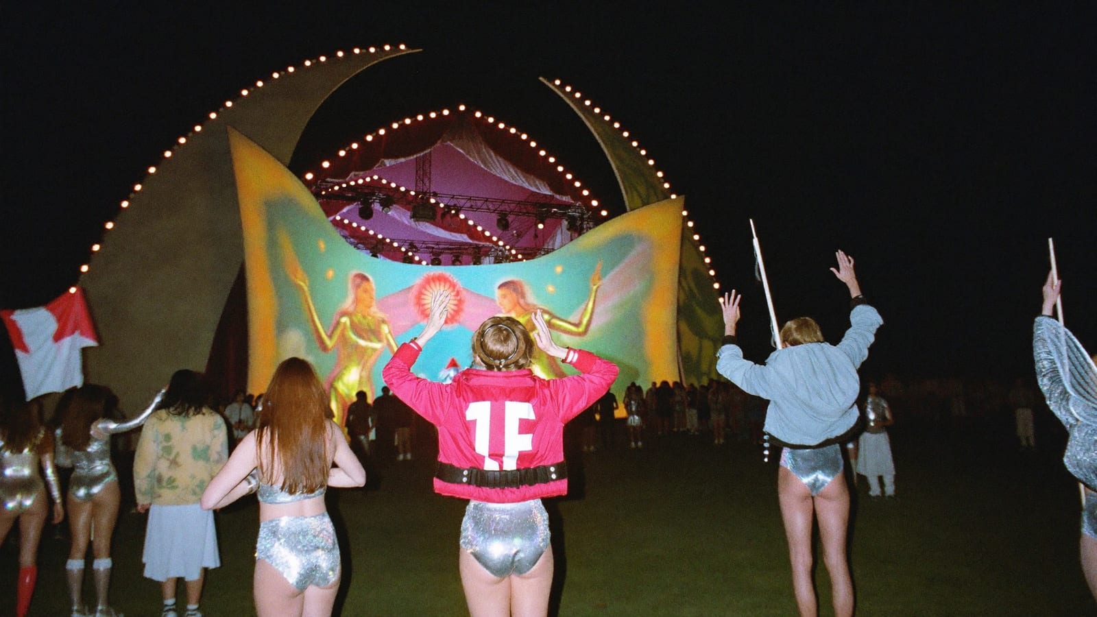 Tomorrowland après la tombée de la nuit