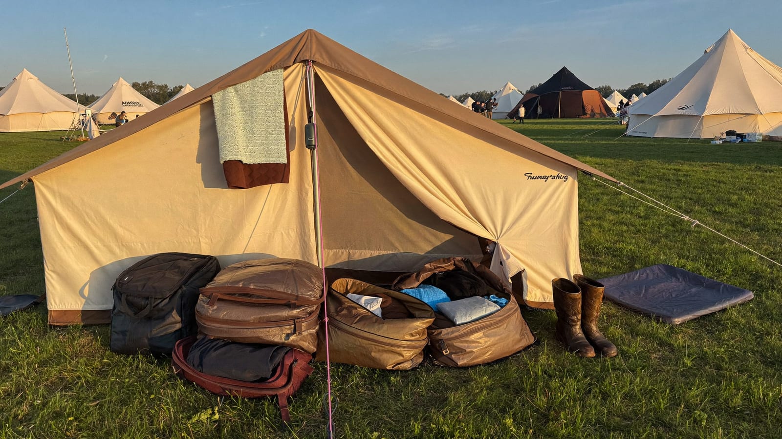 Festivalcamping, wat je aan moet en wat je echt nodig hebt