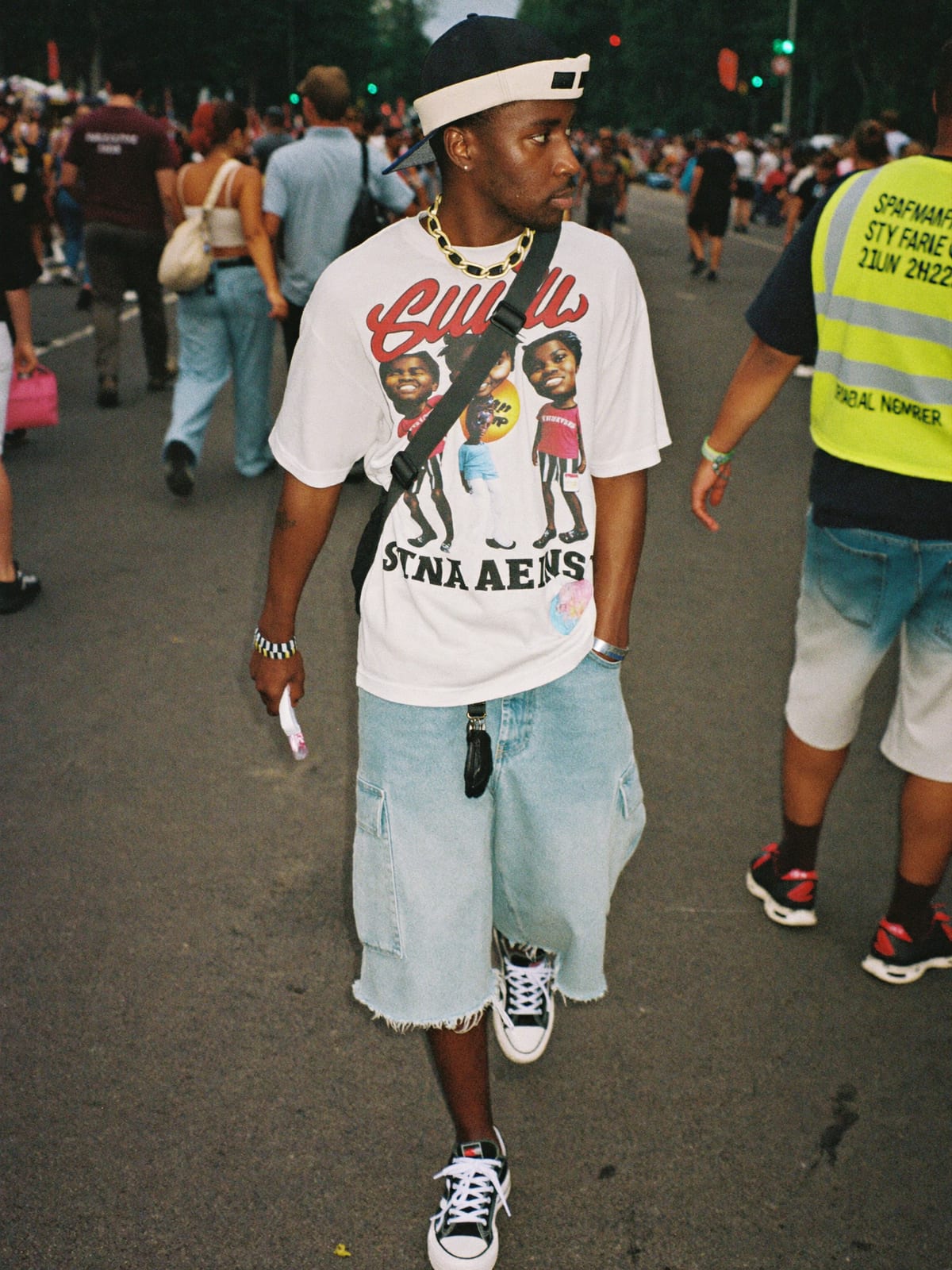Street Heat outfit for Amsterdam Dance Event: oversized graphic tee or jersey, baggy denim or cargo shorts, statement sneakers