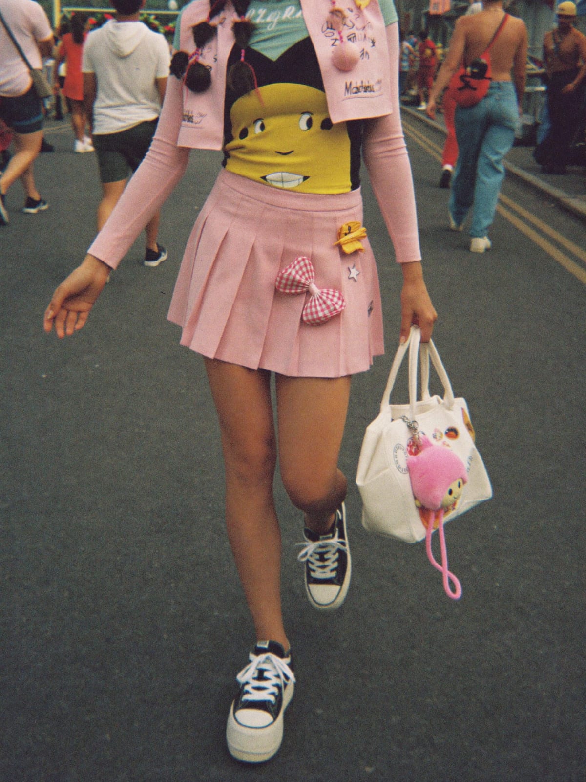 Kawaii Layer outfit for Barranquilla Carnival: pleated skirt set, graphic layering tee, platform sneakers