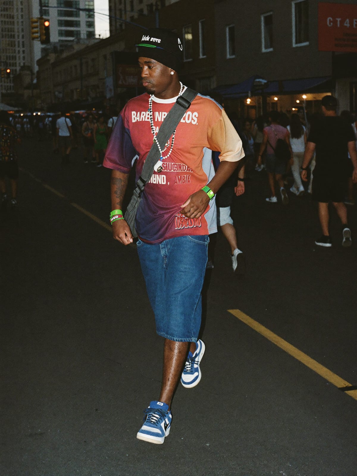 Street Heat outfit for Barranquilla Carnival: oversized graphic tee or jersey, baggy denim or cargo shorts, statement sneakers