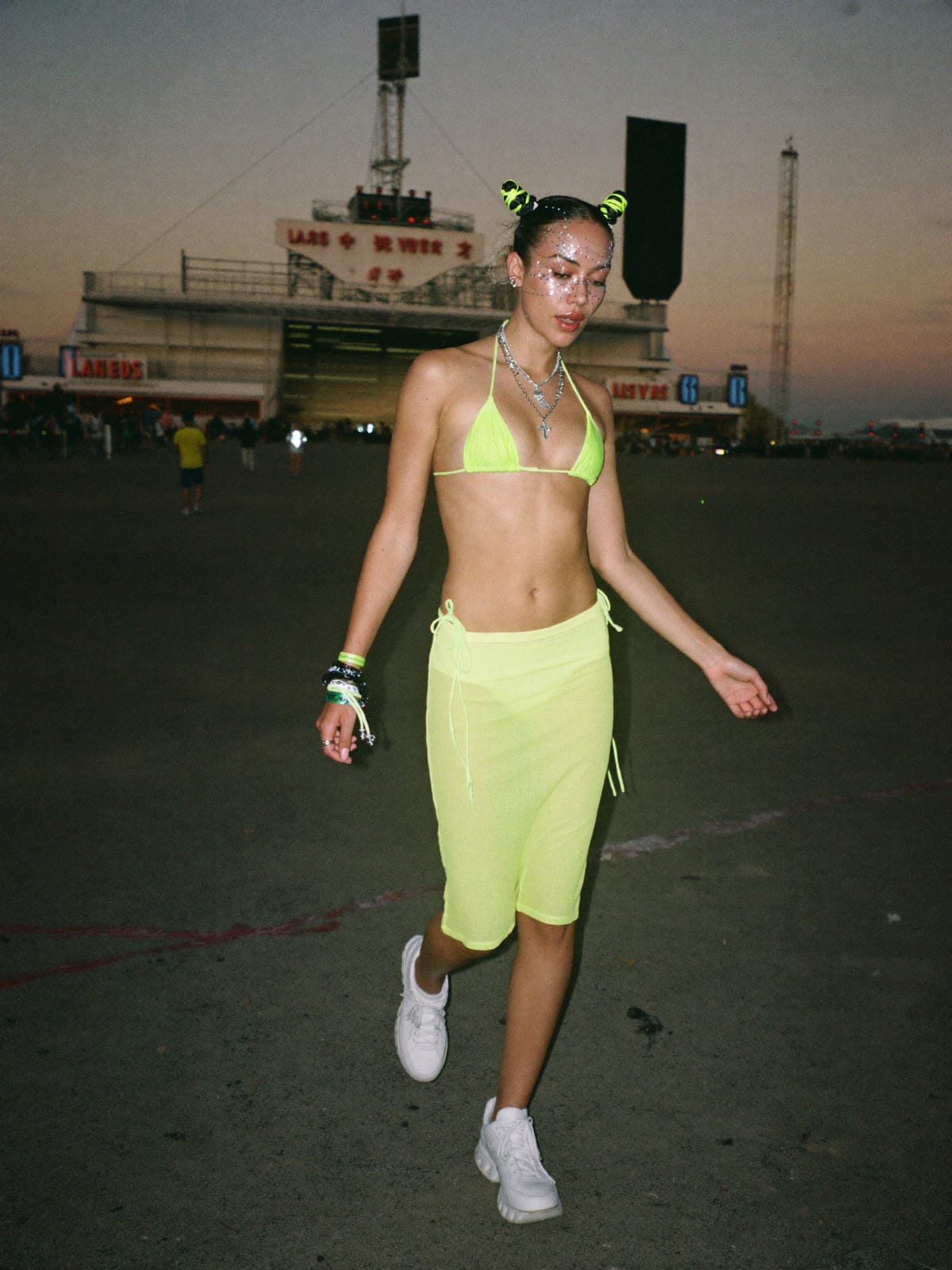 Neon Rave outfit for Electric Daisy Carnival Las Vegas: UV-reactive bikini top or bodysuit, neon shorts or mesh skirt, chunky white trainers