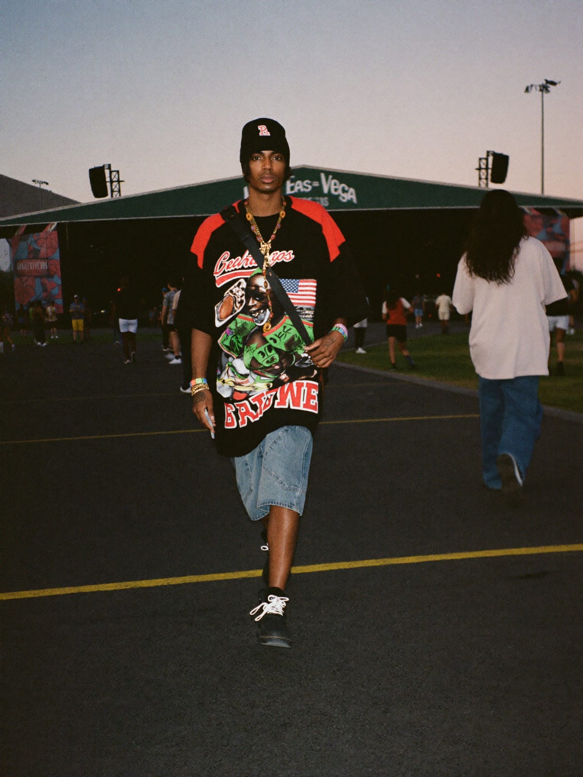 Street Heat outfit for Electric Daisy Carnival Las Vegas: oversized graphic tee or jersey, baggy denim or cargo shorts, statement sneakers