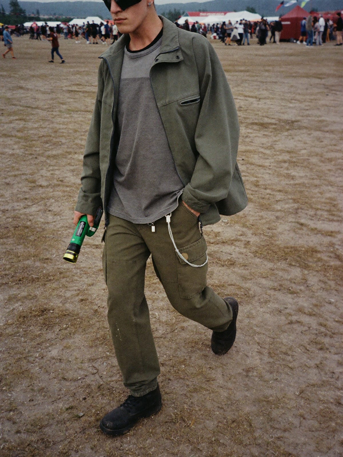 Camp Utility outfit for Electric Castle: cargo trousers with real pockets, moisture-wicking tee, packable windbreaker
