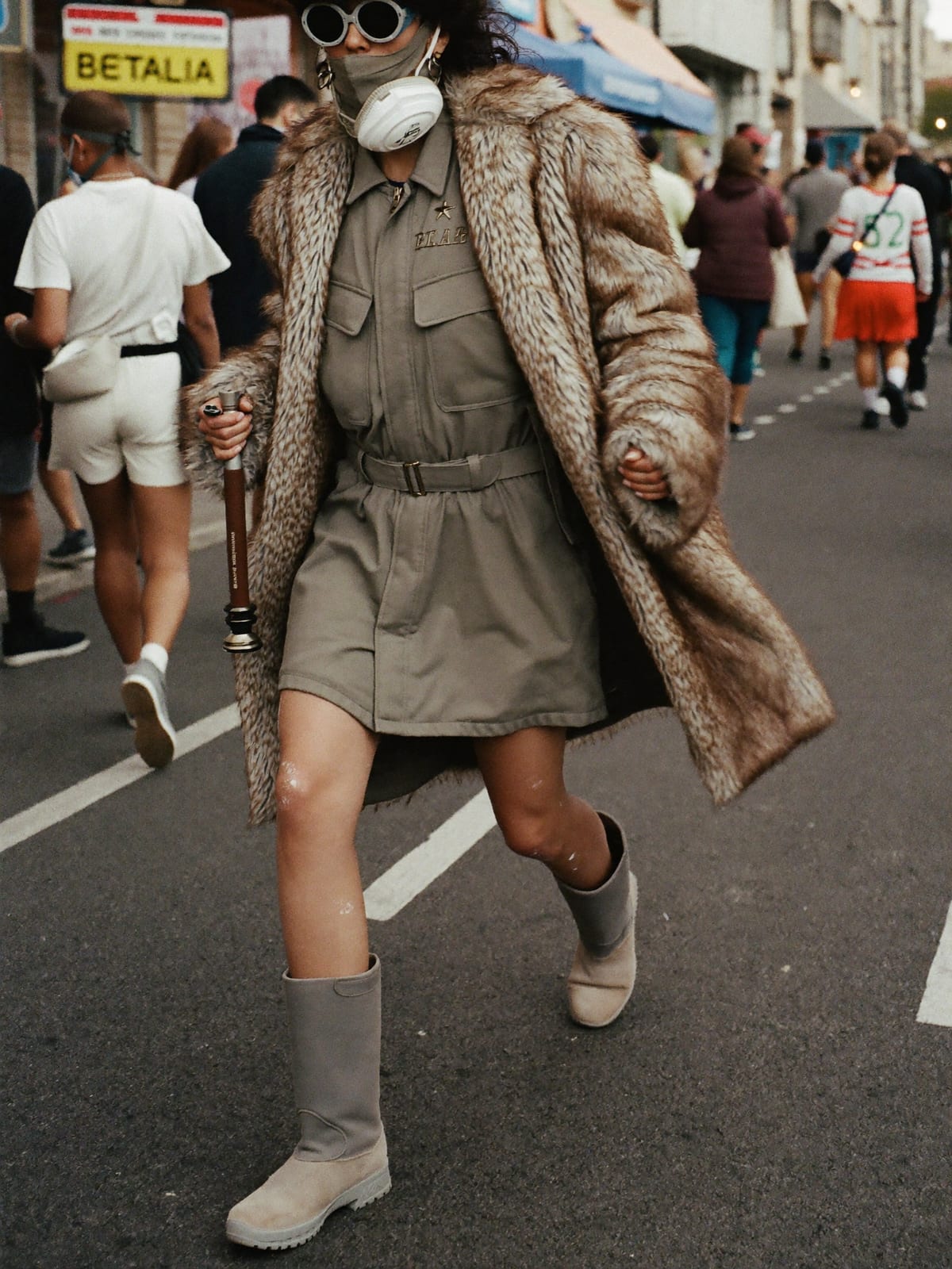 Dust-Proof Playa outfit for Las Fallas: expressive layered costume, dust goggles, faux fur or utility coat for the night