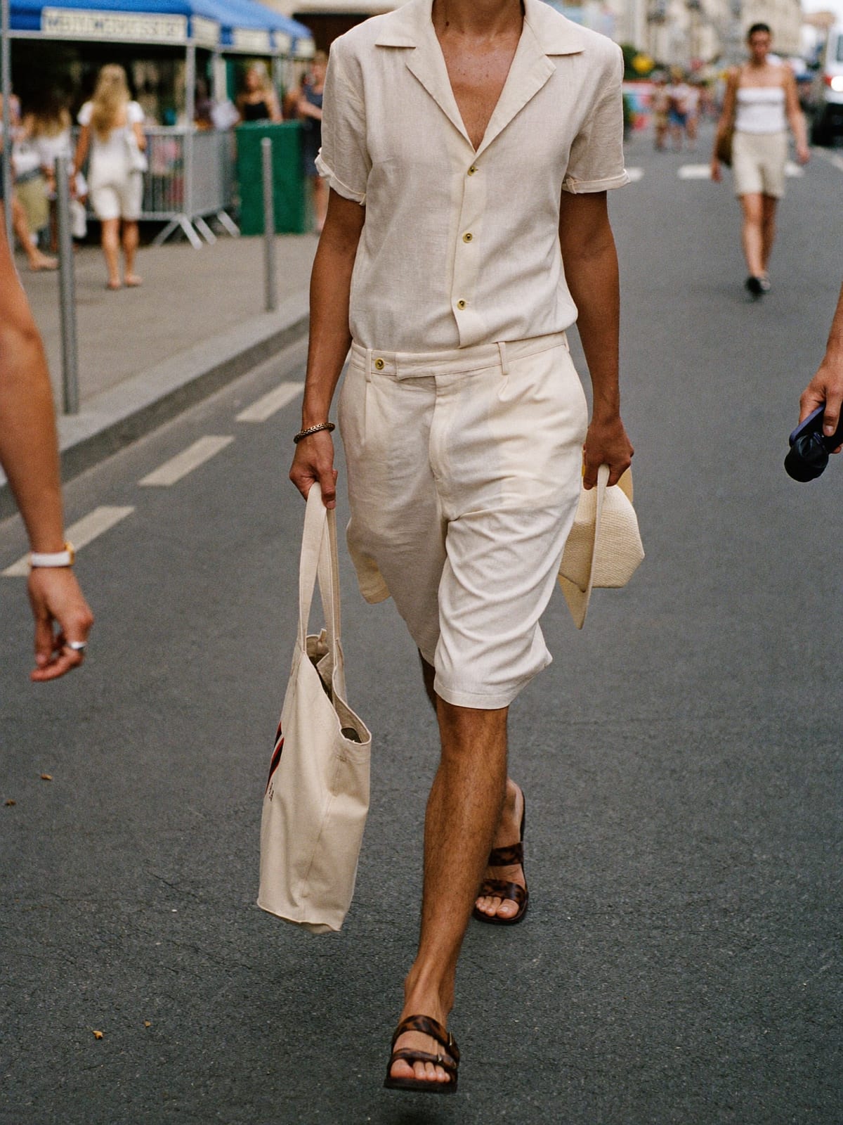 Linen Minimal outfit for Montreux Jazz Festival: linen camp-collar shirt, tailored linen shorts, leather sandals