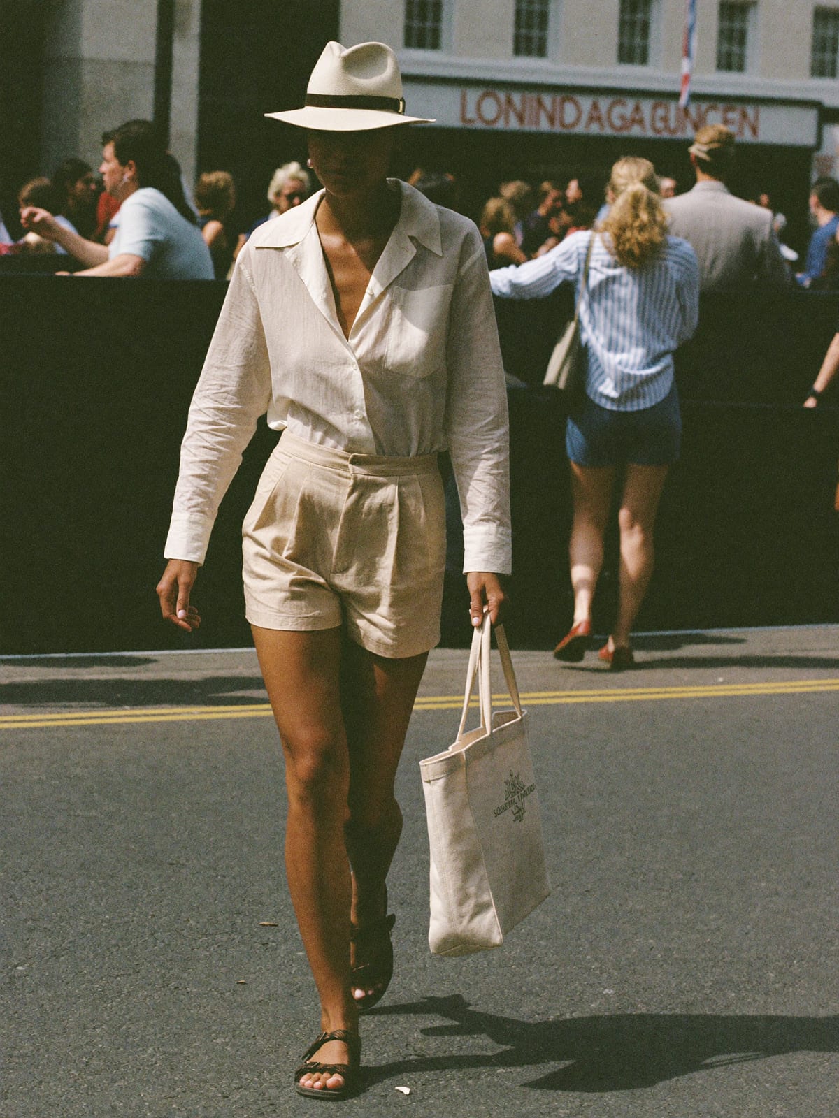 Linen Minimal outfit for Notting Hill Carnival: linen camp-collar shirt, tailored linen shorts, leather sandals