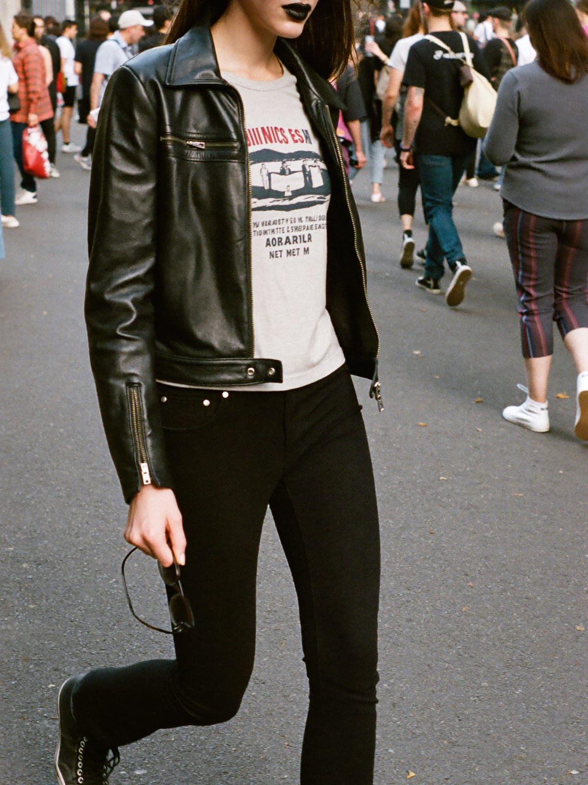 Indie Sleaze outfit for Oktoberfest: cropped leather jacket, vintage band or slogan tee, skinny or straight black jeans