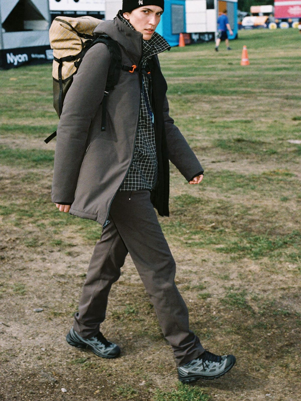 Gorpcore Utility outfit for Paléo Festival: technical waterproof shell, utility trousers, trail runners