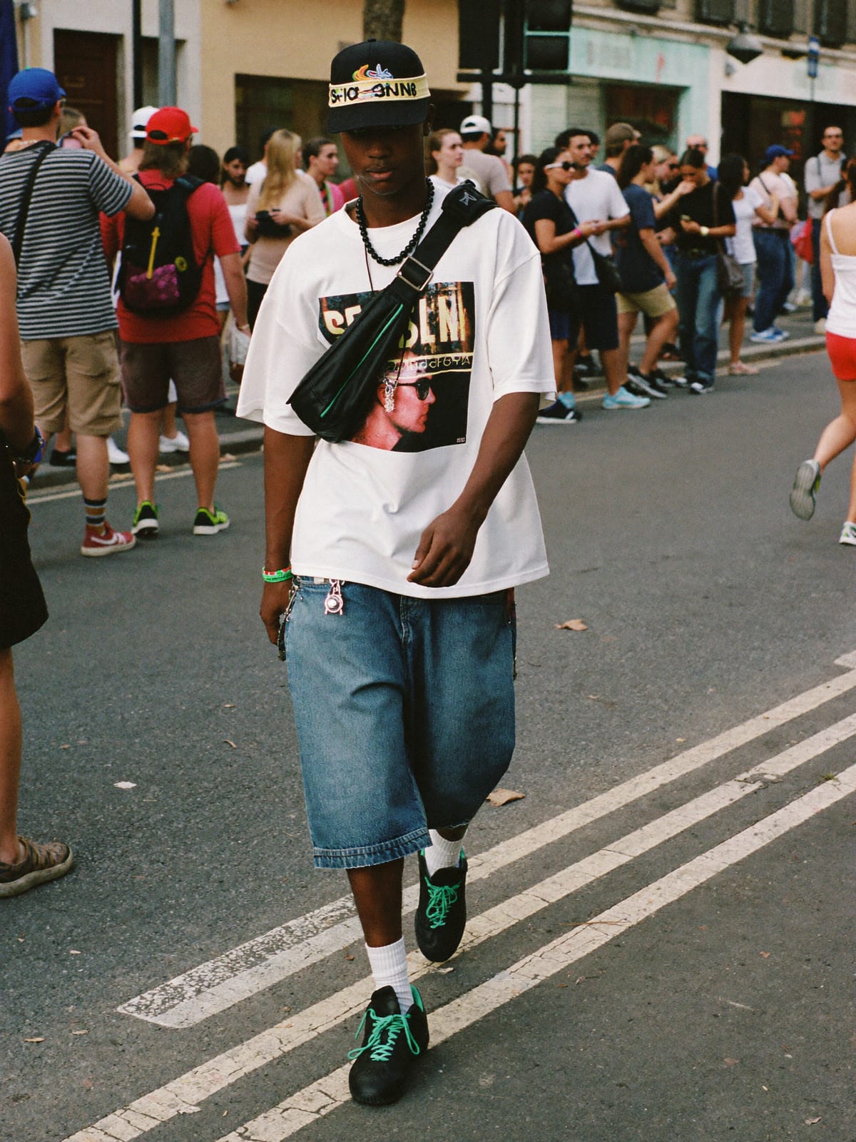 Street Heat outfit for San Fermín: oversized graphic tee or jersey, baggy denim or cargo shorts, statement sneakers
