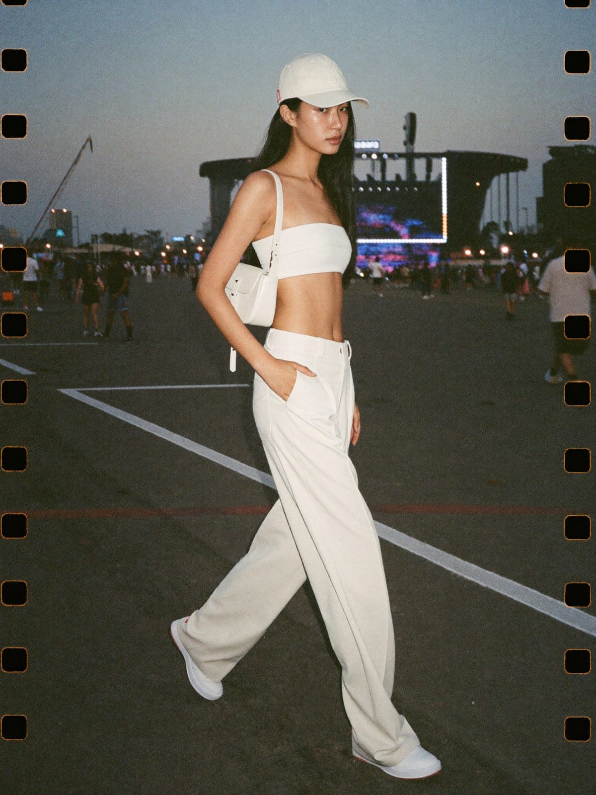 K-Wave Clean outfit for Summer Sonic: matching cropped set, wide-leg trousers, clean white sneakers