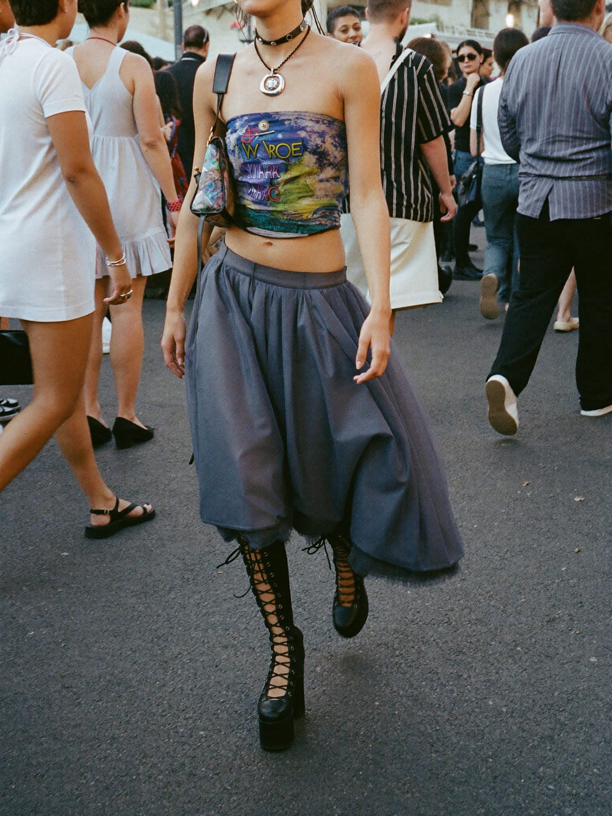 Corset Drama outfit for Venice Carnival: corset or bustier, tulle skirt or wide cargos, lace-up platform boots