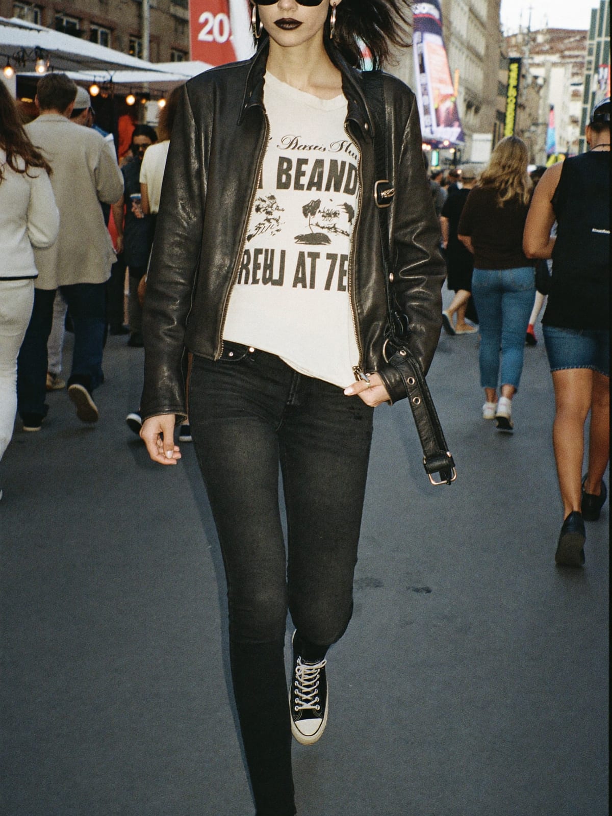 Indie Sleaze outfit for Venice Carnival: cropped leather jacket, vintage band or slogan tee, skinny or straight black jeans